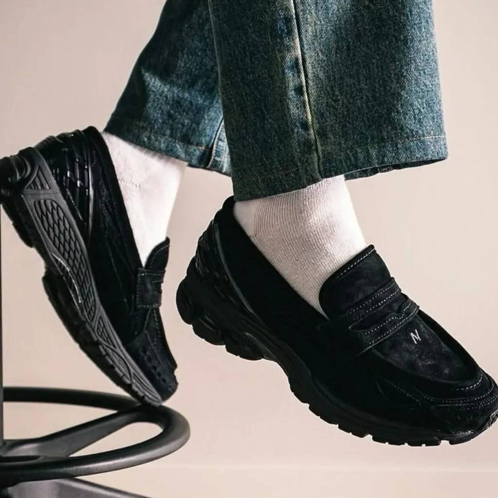New Balance 1906L Black Suede